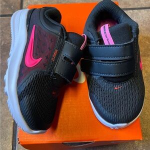 NEW Nike Star Runner 5 Sneakers - size 7c